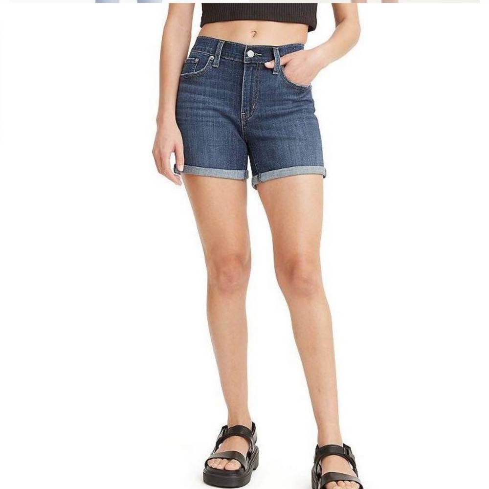 Levi’s classic shorts Mid Rise easy through hip and thigh size 18 W 34 new